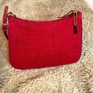 Red Coach purse in good condition at a give away price.